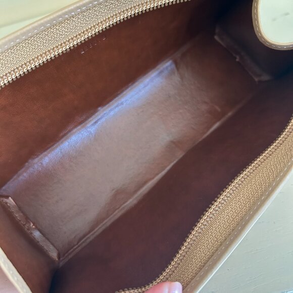 【9.28】#4 Preowned Value $300 Ferragamo Pouch - Picture 8 of 8